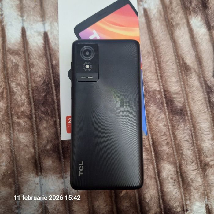 Vând două telefoane TCL noi la cutie