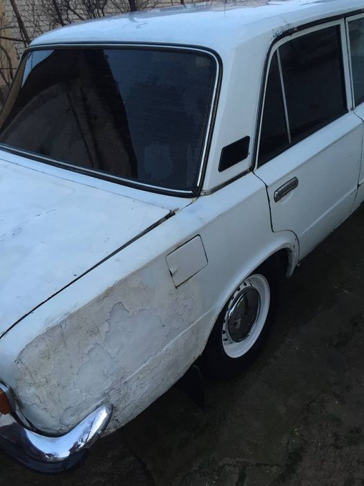 Moshina srochna sotiladi 21011