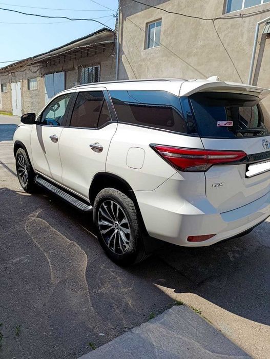 Toyota Fortuner Внедорожник
