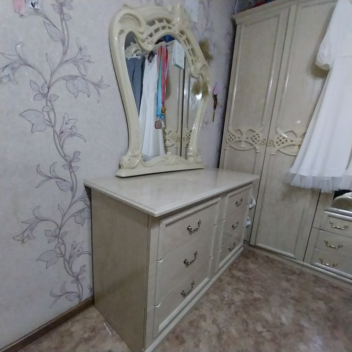 Продам спальный гарнитур