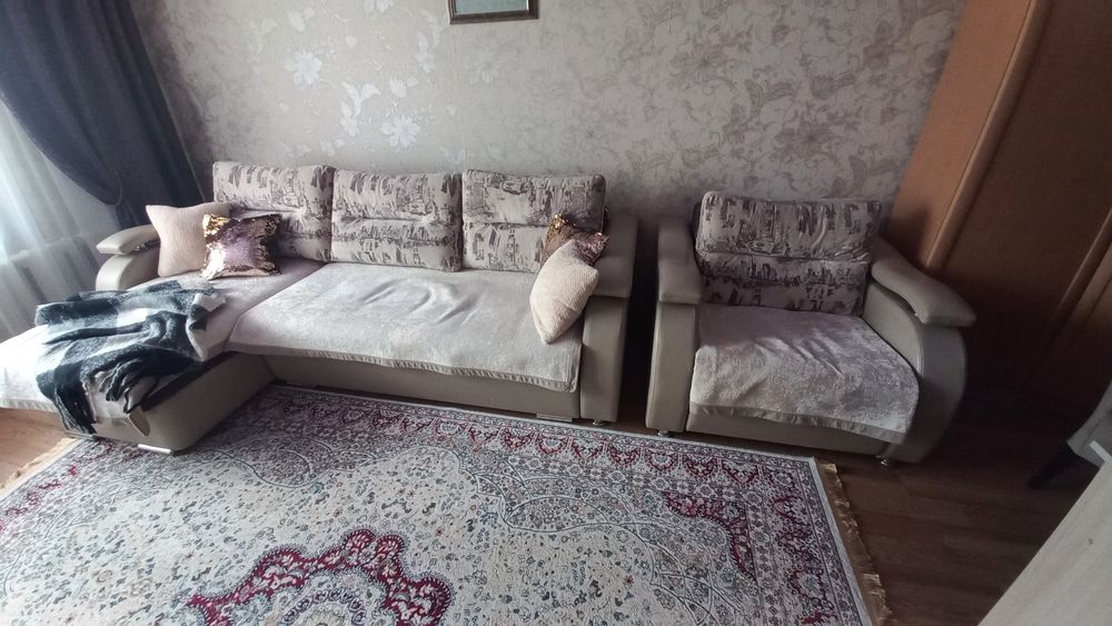 Отдам диван и кресло