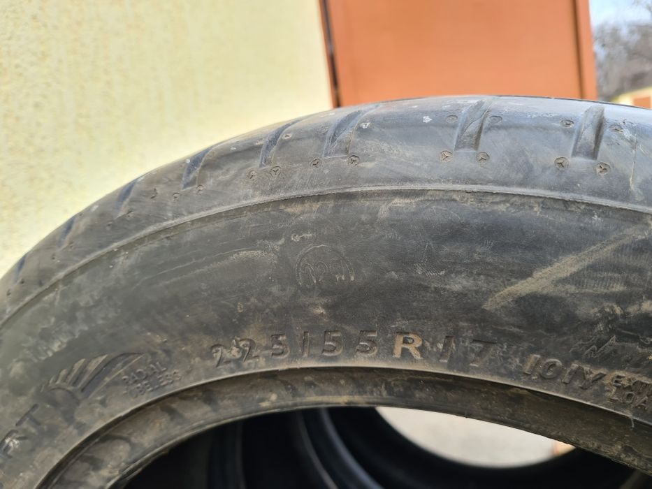 4 бр. летни гуми 225/55/17 Dunlop DOT 0315 2x5,5 mm 2x4 mm