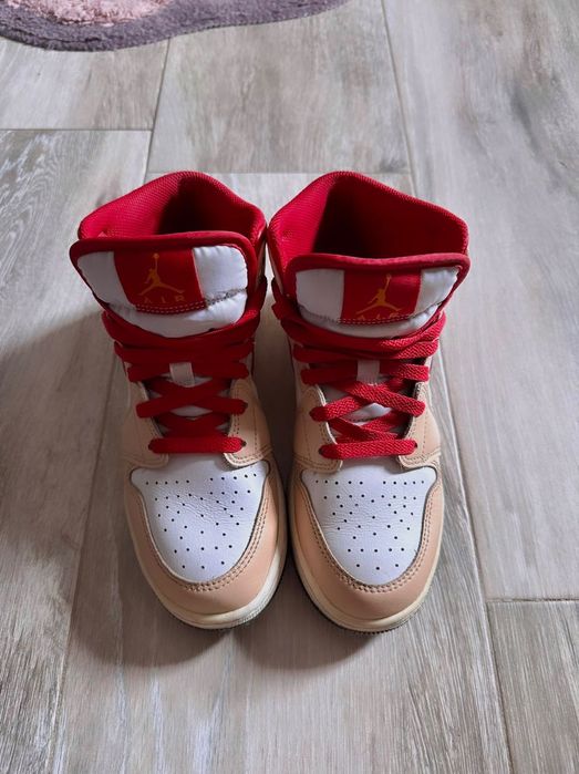 Adidași Air Jordan 1 Mid beige red