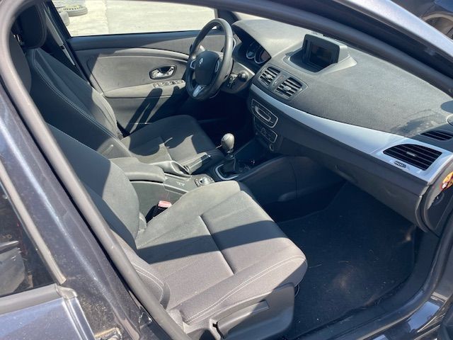 Dezmembrez Renault Megane 3 An 2012 1.9 DCI
