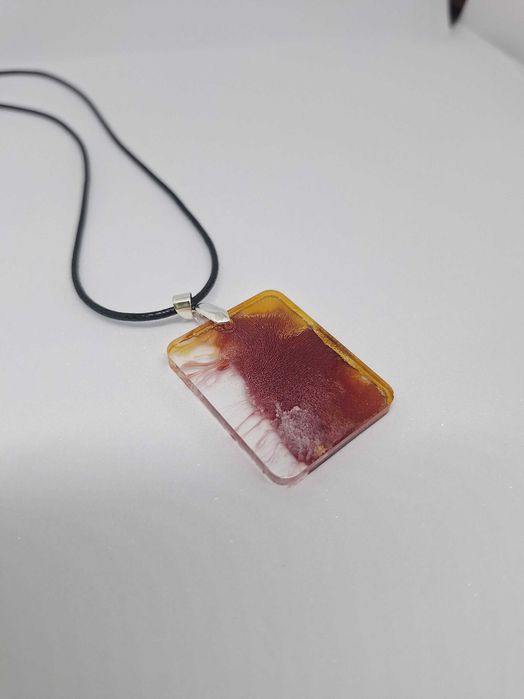 Ръчно изработени колиета от епоксидна смола