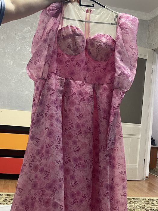 Продам платье розовое
