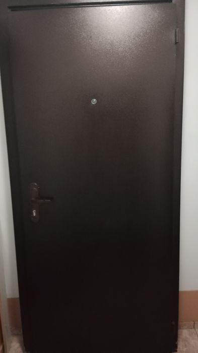 Продам входную дверь