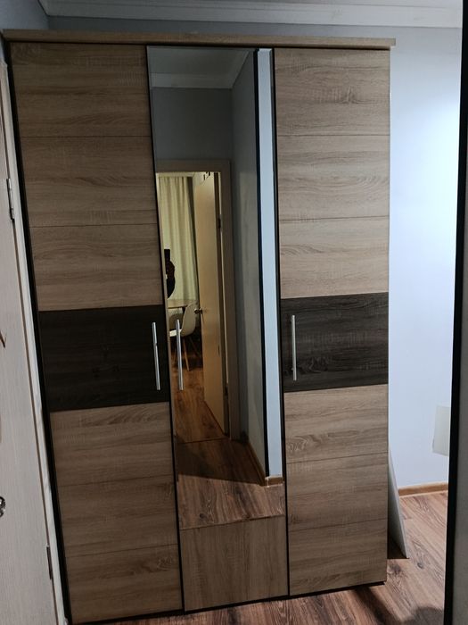 Продам шкаф с зеркалом