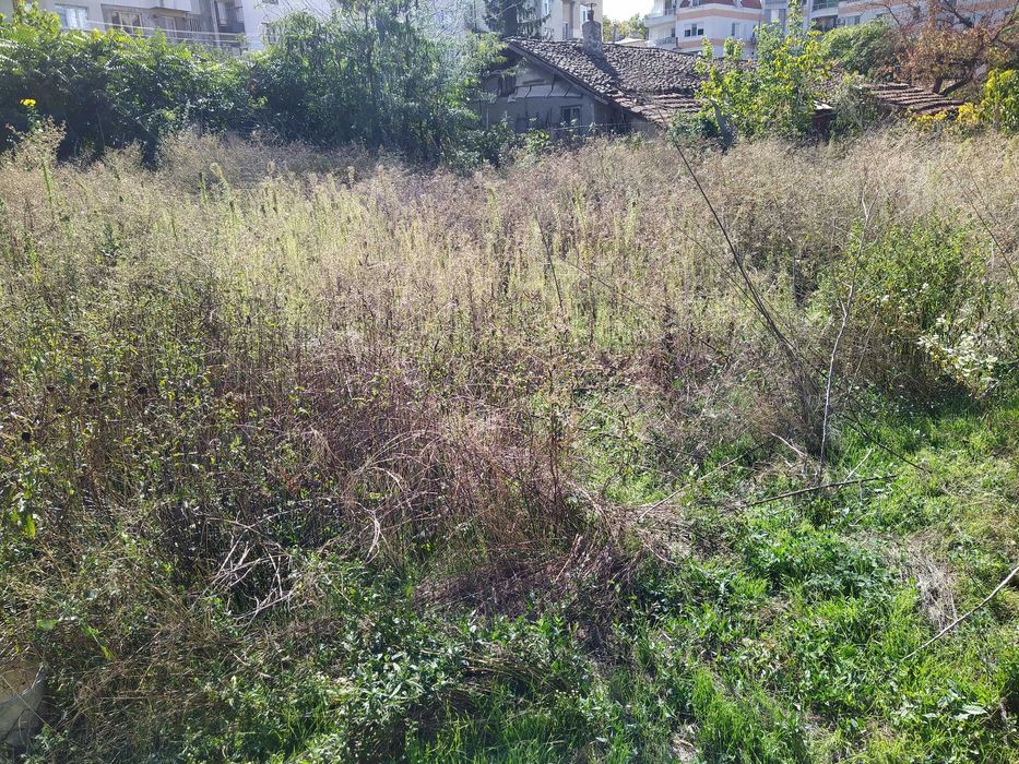 Продава голям парцел в идеален център