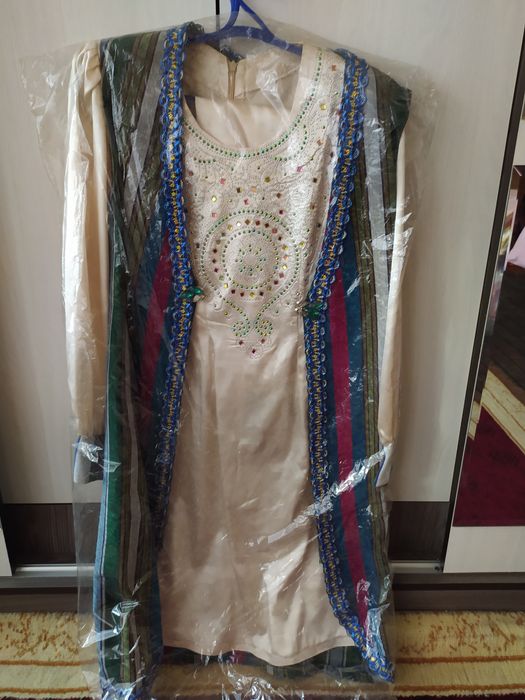 Ayollar kiyimi. Koʻylak lozim.