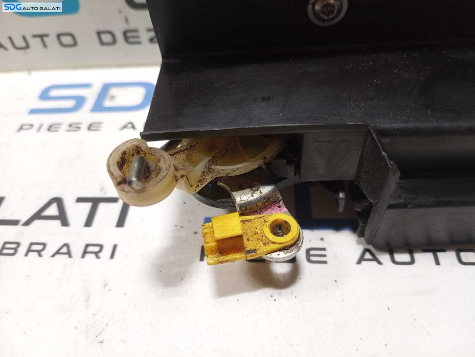 Broasca Incuietoare Usa Portiera Stanga Fata Dacia Sandero 2 2012 - 2020 Cod 805031017R [M4777]