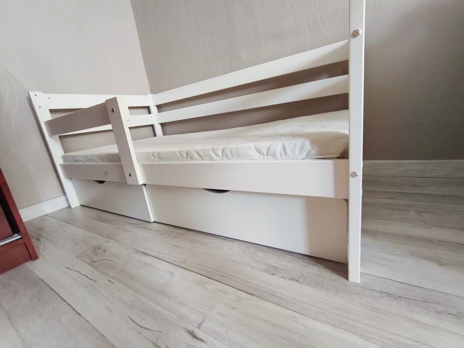 Править детская.