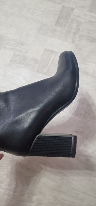 Продам две пары ботинок б/у