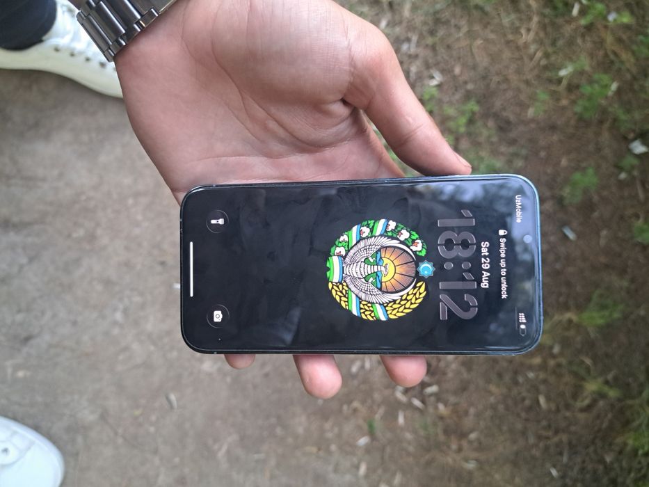 13 pro sotiladi.