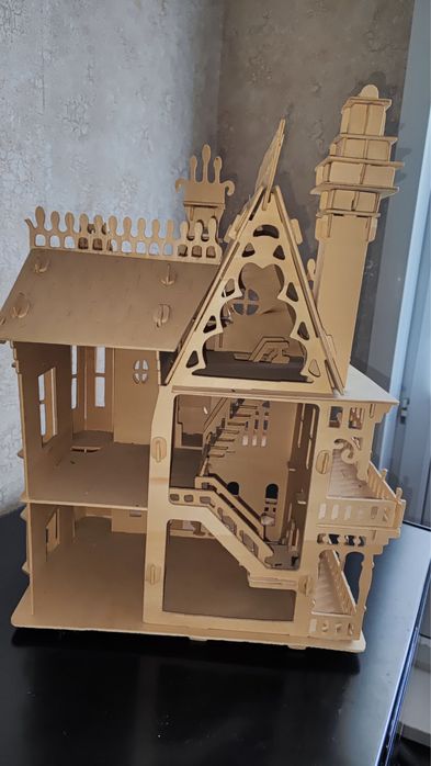 Продам двухэтажный домик для маленьких принцесс