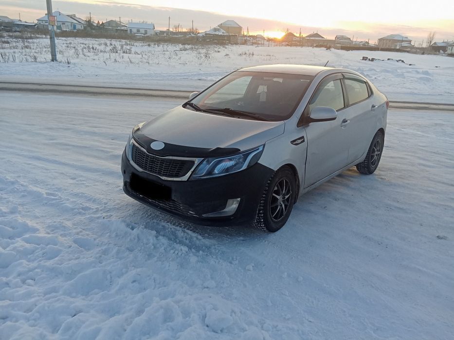 KIA RIO автомобиль