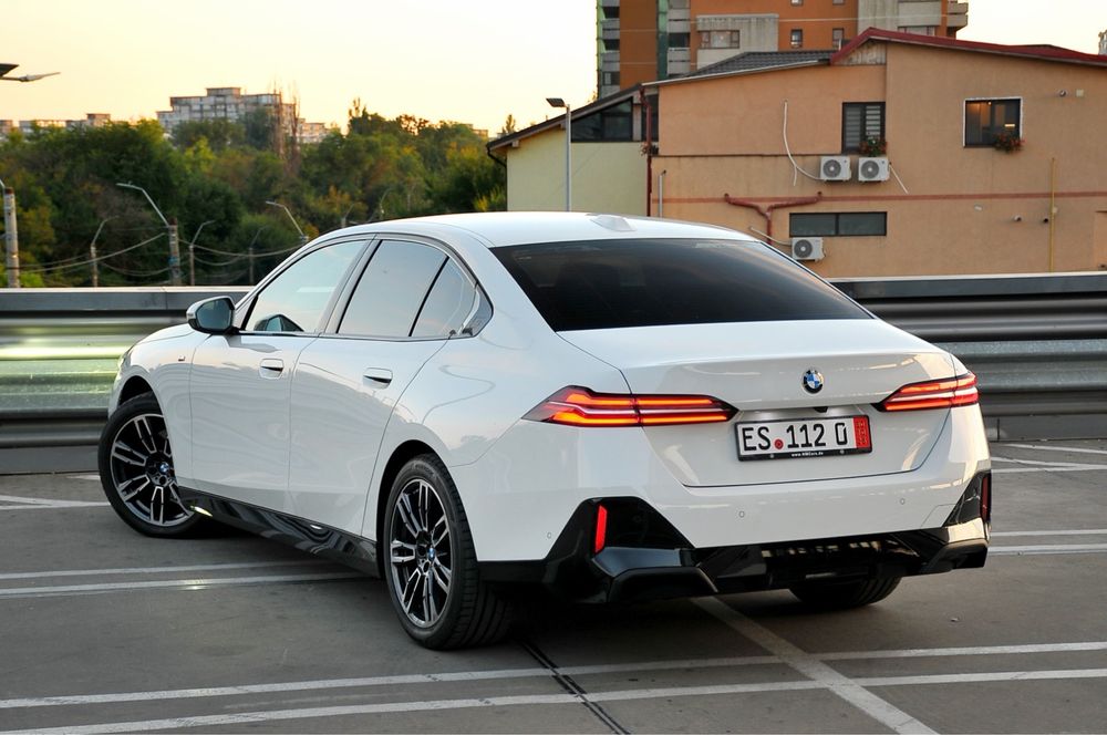 BMW 520i 2024 208cp G60 M-Packet/Laser/DriverAsist+/360"/Hi-Fi Garantie 01/2027 / 0 daune !