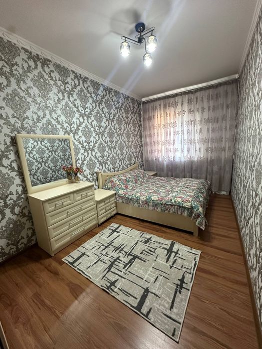 Сдаётся в аренду трёхкомнатная на м-в Риезий (Паркентский)