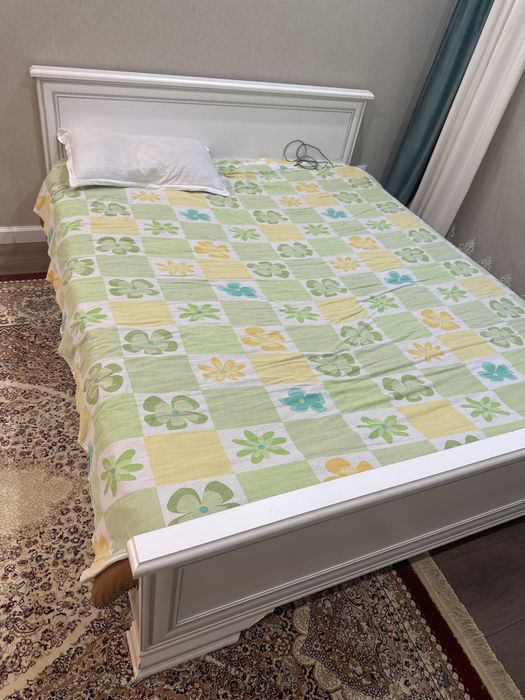 Кровать 1,8*2,0 синяя и белая