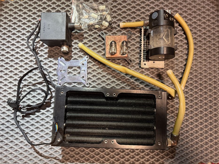 Кастомная система водного охлаждения "Admiral"
Оригинал
Б/у,