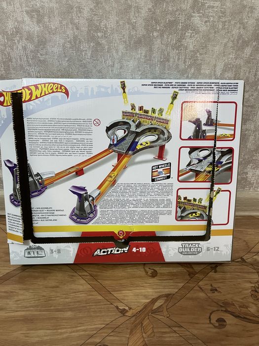 Трасса Hotwheels, трасса с поездом