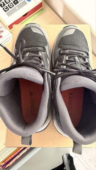 Продам демисезонные ботинки Adidas Terrex