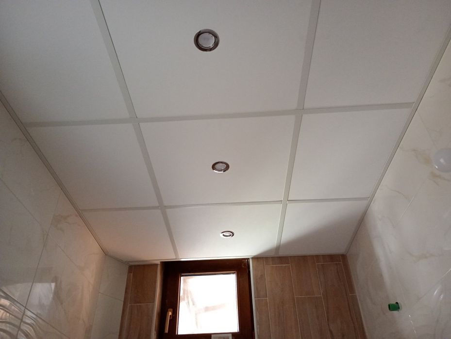 Окачен таван за баня 100 % влагоустойчиви пана от минерална вата