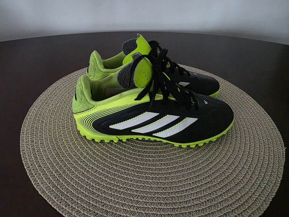 Ghete fotbal copii Adidas  nr. 33