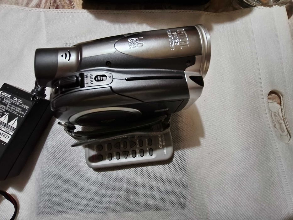 Видео камера с дистанционно Canon