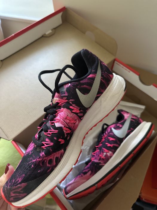 Розови маратонки Nike