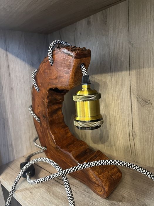 Настолна лампа.