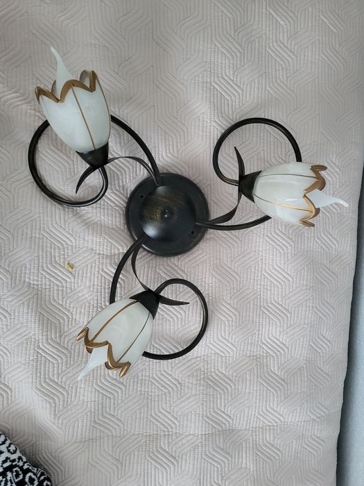 Люстра трехрожковая