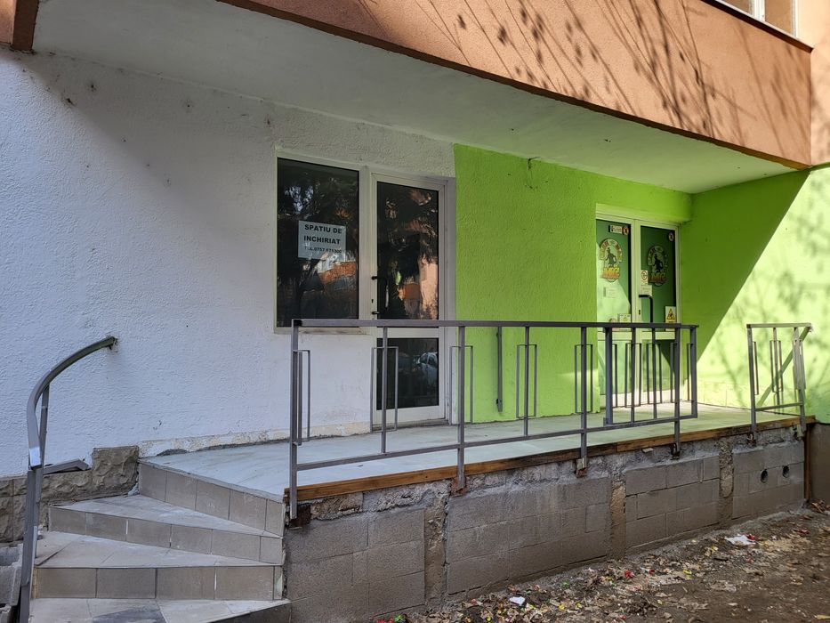 Închiriez  un spațiu comercial la parter de bloc în Târgu Mureș