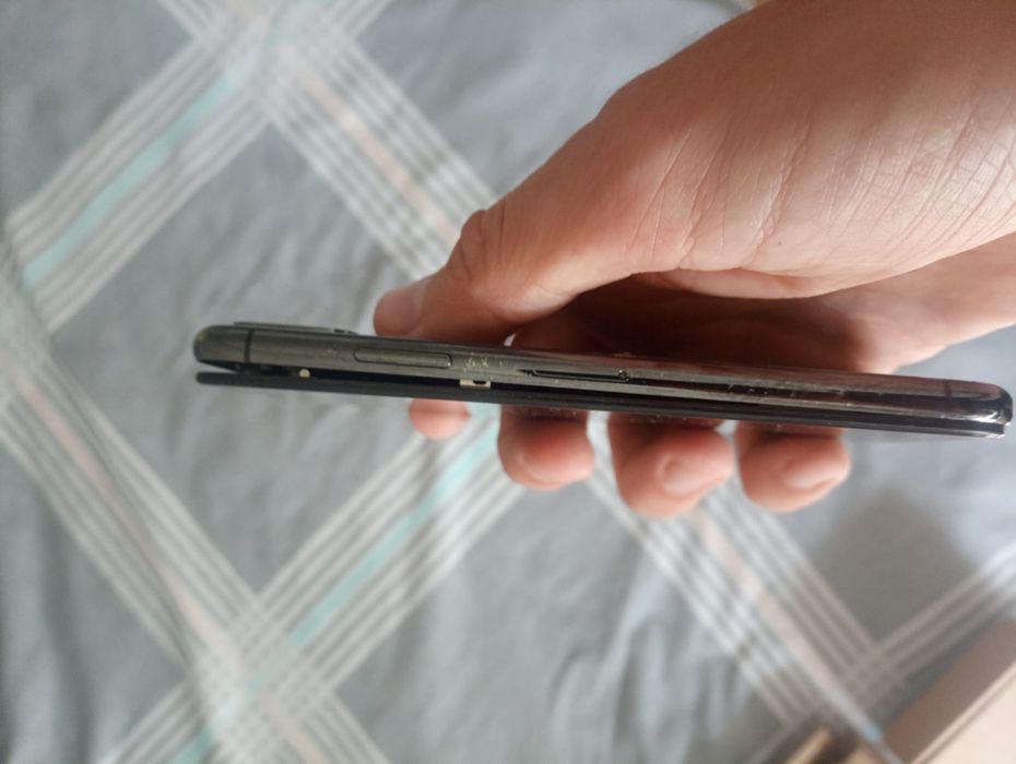 Продам iPhone X.