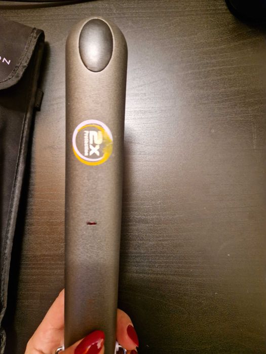 Placă de îndreptat părul Remington + husă