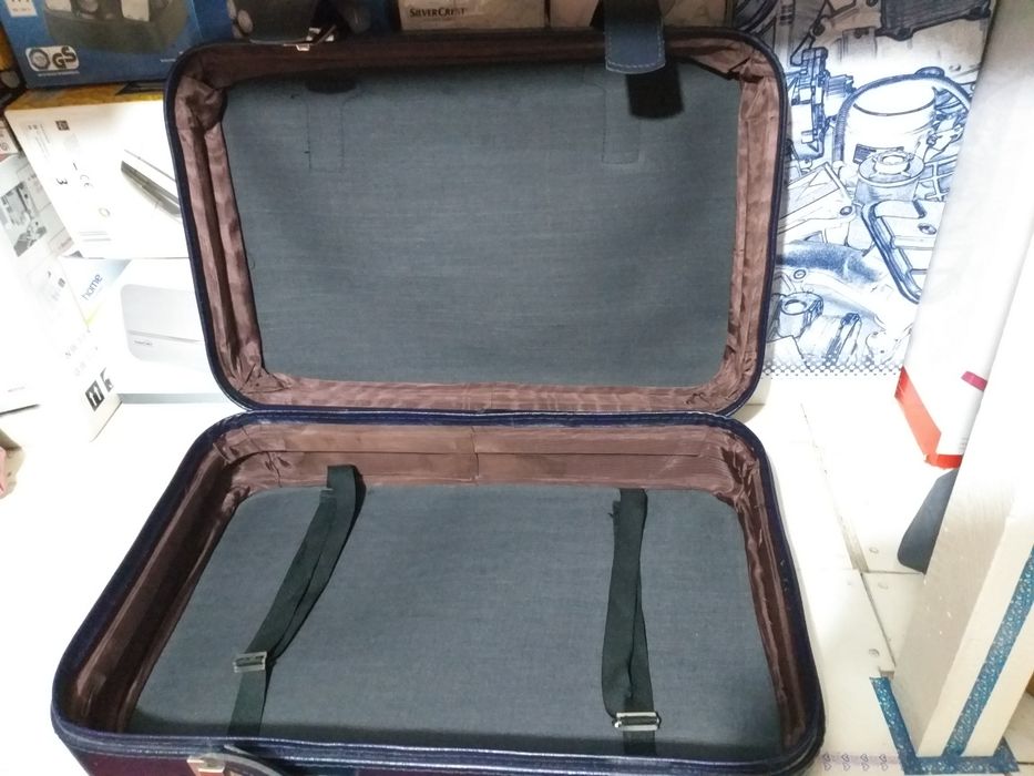 Geamantan Din Piele Groasa Si Rezistent