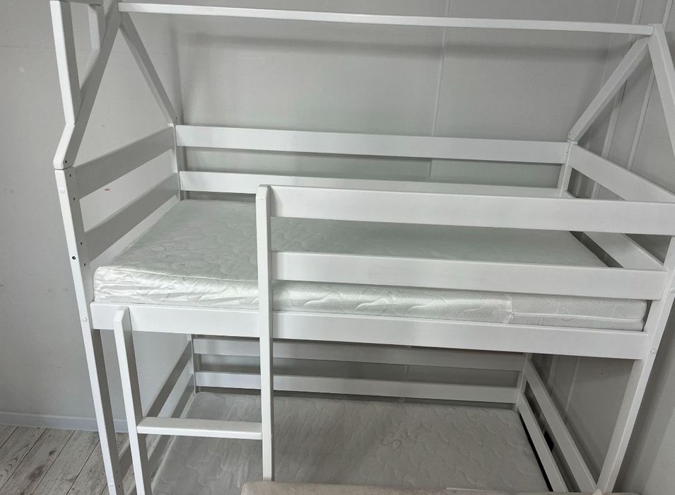 Двухъярусная кровать