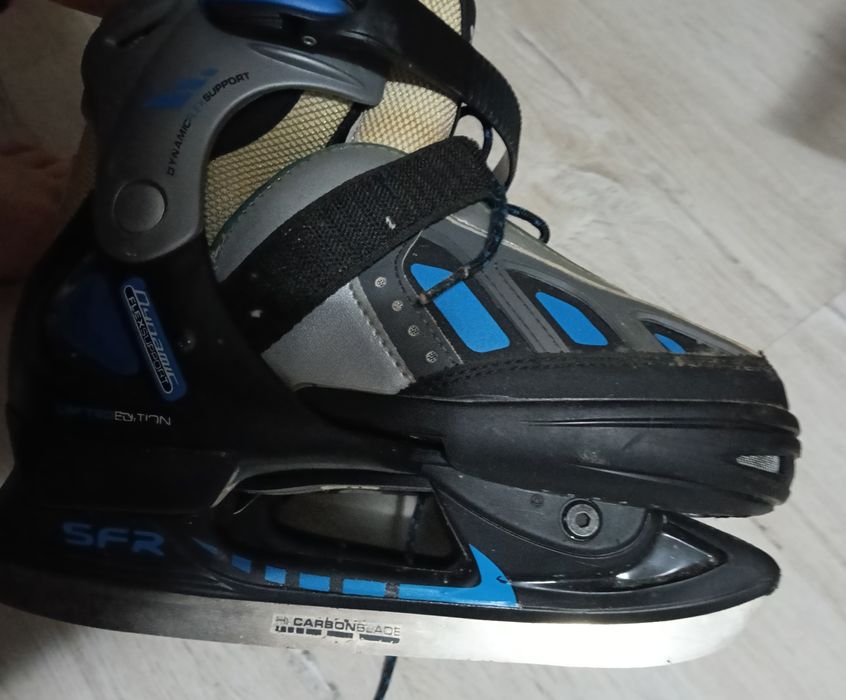 Vând patine reglabile