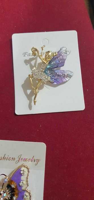 Брошки различни модели