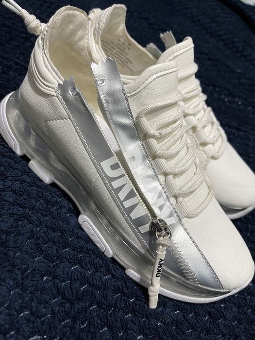 Кроссовки DKNY