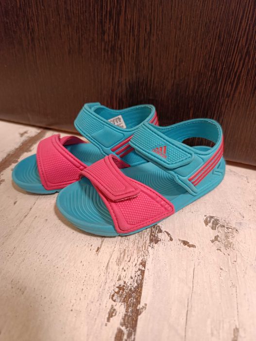 Adidas сандалки.