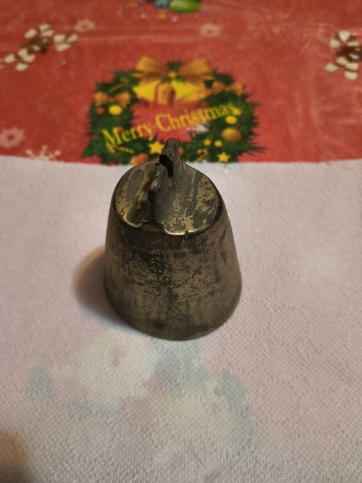 Vind doua clopote ( unu de bronz și unul aliaj )