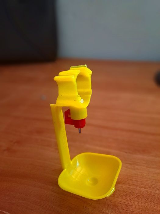 Parrandalar uchun avtomatik suv ichgich (nipelli)