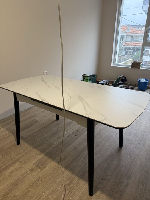 Чисто нова разтегателна трапезна маса