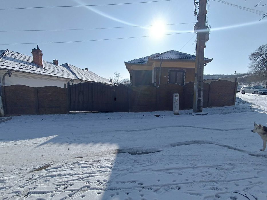 Casă bătrânească vânzare