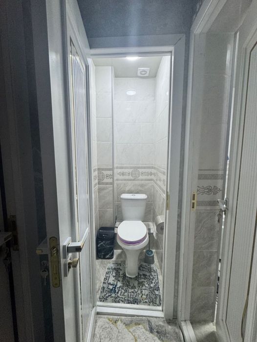 Продаётся двухкомнатная на м-в Карасу 1