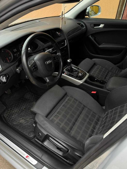Vând Audi A4 B8, an fabricație 2011, motorizare 2.0 Tdi