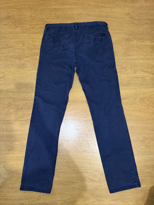 Pantaloni Hugo Boss bleumarin – stare foarte bună – model chinopremium