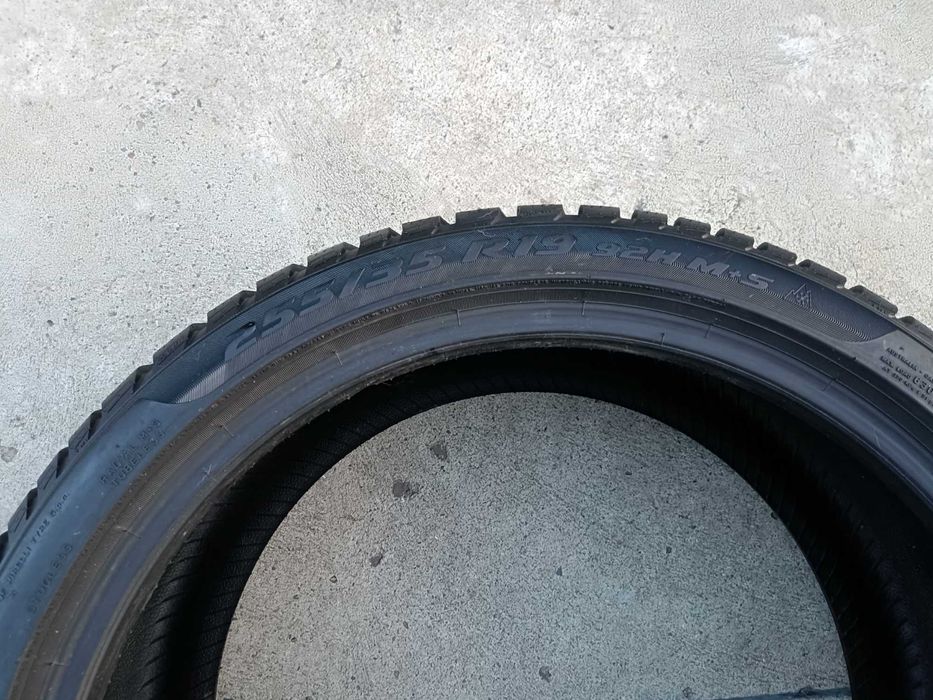 O anvelopa iarna 255 35 19 pirelli sottozero run flat profil 7 mm