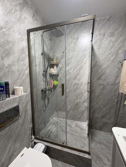 Стеклянные душевые кабины и перегородки на заказ под ключ